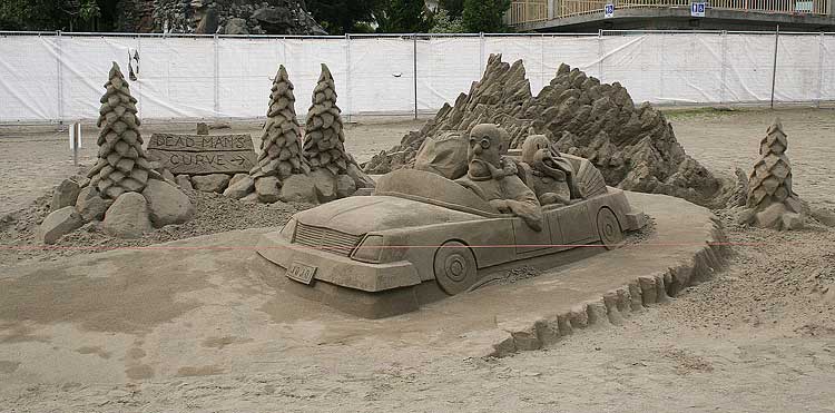http://oink.elrellano.com/desastre/sand_sculptures_01.jpg