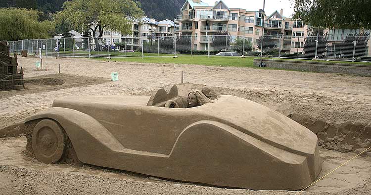 http://oink.elrellano.com/desastre/sand_sculptures_07.jpg