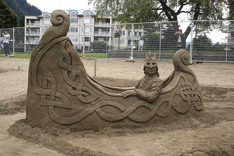 http://oink.elrellano.com/desastre/sand_sculptures_10.jpg