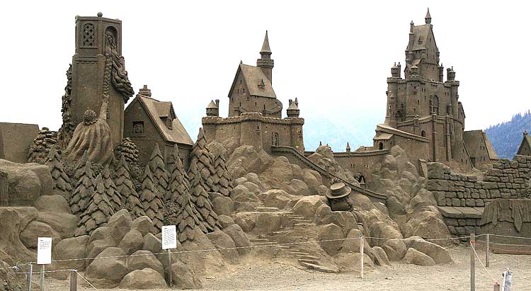 http://oink.elrellano.com/desastre/sand_sculptures_13.jpg