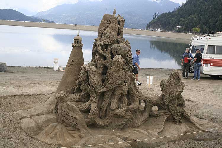 http://oink.elrellano.com/desastre/sand_sculptures_14.jpg