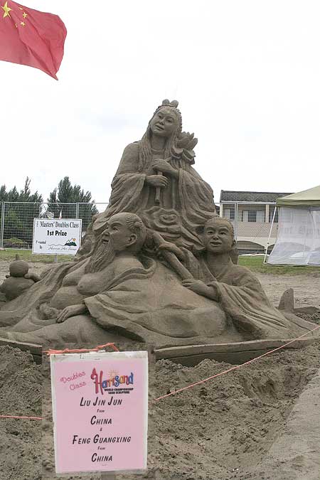 http://oink.elrellano.com/desastre/sand_sculptures_19.jpg