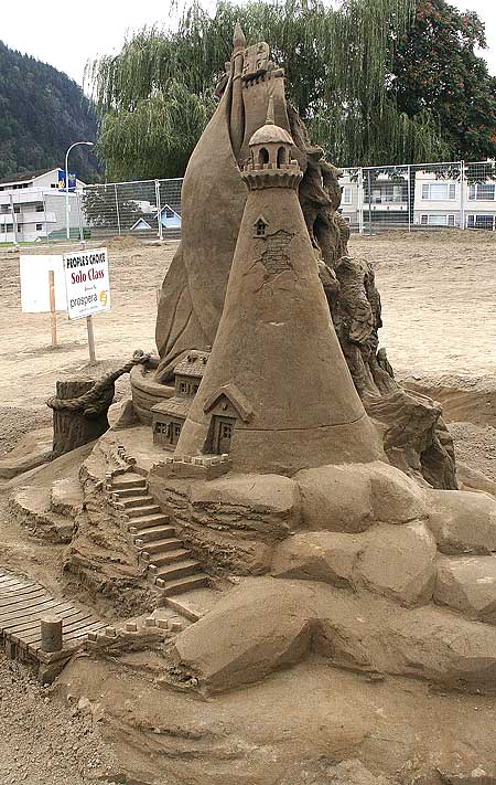 http://oink.elrellano.com/desastre/sand_sculptures_20.jpg