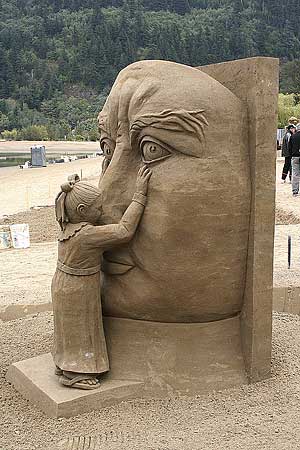http://oink.elrellano.com/desastre/sand_sculptures_24.jpg