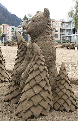http://oink.elrellano.com/desastre/sand_sculptures_29.jpg