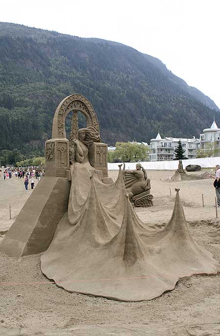 http://oink.elrellano.com/desastre/sand_sculptures_30.jpg