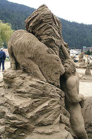 http://oink.elrellano.com/desastre/sand_sculptures_33.jpg